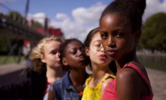 Netflix kërkon falje për posterin promocional të “Cuties” pas reagimit online