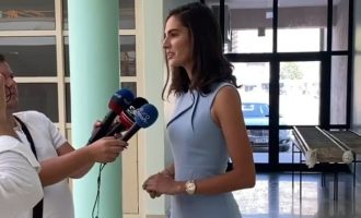 Emina Çunmulaj bën 22 orë rrugë drejt vendlindjes vetëm për të votuar ‘shqip’