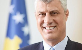 Hashim Thaçi përkujton Ukshin Hotin – thotë se e kuptoi me kohë që lufta sjellë lirinë