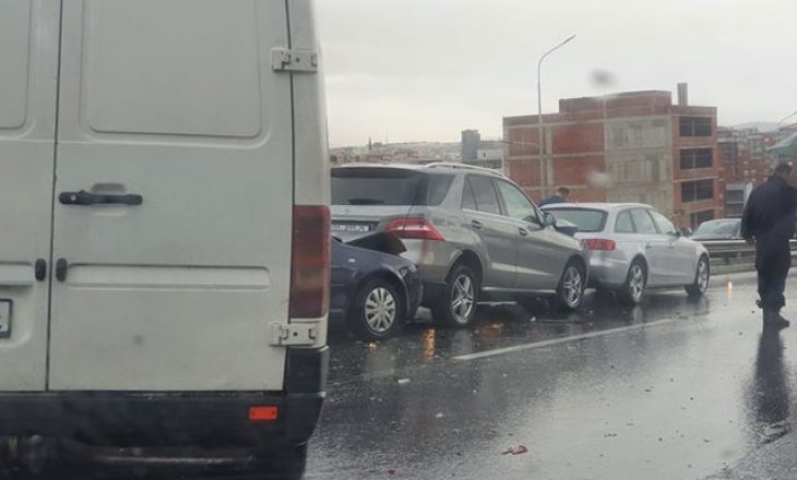 Rruga Prishtinë – Ferizaj: 12 të lënduar nga aksidenti zinxhir në të cilin u përfshinë 15 vetura
