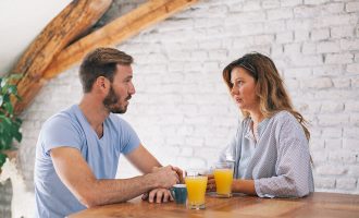 Disa probleme psikologjike që duhet t’i zgjidhni para se të bëni fëmijë