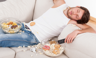 Pse ndodh përgjumja pas ngrënies së ushqimit?