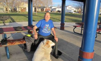 Për dekada e mbajti të fshehtë – ky gjysh 90 vjeçar doli si homoseksual gjatë pandemisë