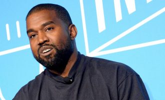Kanye West kritikohet për tallje me fenë islame pasi zbuloi koleksionin e ri të atleteve