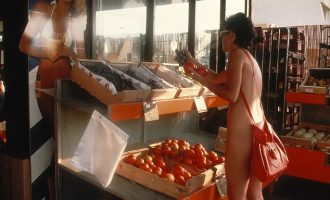 100 nudistë testohen pozitiv për Covid – 19 edhe pse kishin bartur maska mbrojtëse