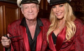 Themeluesi i “Playboy” bëhet gjysh