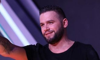 Flori Mumajesi: “Janë munduar të më lumturojnë për ditëlindje e më pas të më shkelin çdo ditë të jetës”