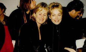 Humbi dy njerëz të dashur nga COVID – Sharon Stone zbulon tani se motra dhe bashkëshorti i saj po luftojnë për jetën