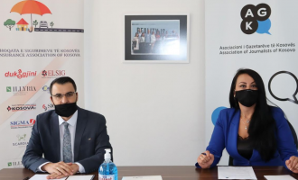 AGK së bashku me ShSK-në ndajnë 15 mijë maska dhe mbi 3 mijë e 300 dezinfektues për gazetarë, kameramanë dhe fotoreporterë