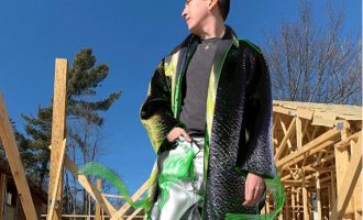 Njerëzit po shpenzojnë para për të blerë veshje që ekzistojnë vetëm virtualisht