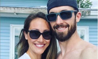 Njerëzit thonë se çifti i famshëm ktheu mbrapsht fëmijën e birësuar pasi fituan para mjaftueshëm nga ai