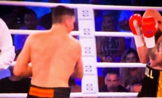 Haxhi Robin Krasniqi e fiton me “Knock Out” ndeshjen ndaj Stanislas Eschner (VIEDO)