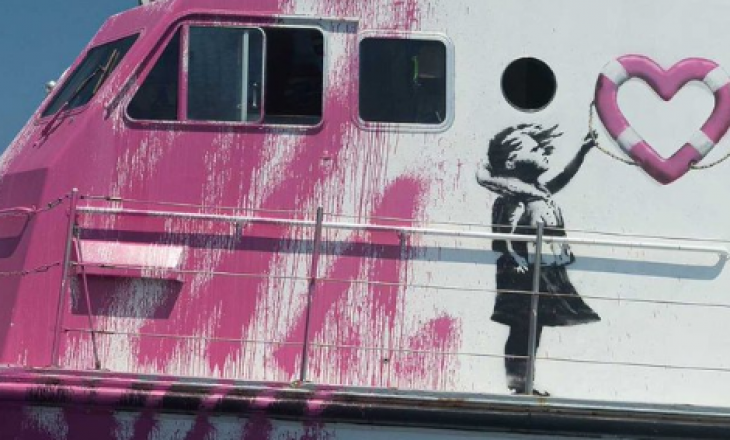 Banksy financon një anije për të shpëtuar refugjatët që po tentojnë të ikin në Evropë