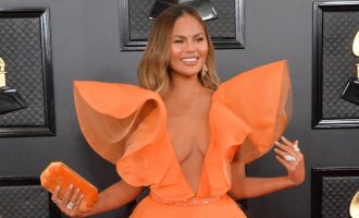 Chrissy Teigen po e vuan rëndë humbjen e foshnjës