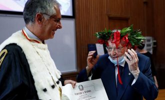 I mbijetoi Luftës së Dytë Botërore dhe tani pandemisë: 96-vjeçari diplomon