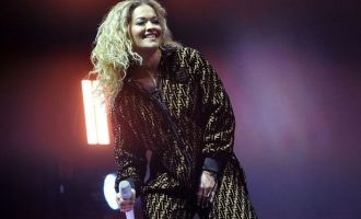 Lidhja e parë romantike e Rita Orës ishte në moshën 14 vjeçare me një burrë 26 vjeçar