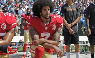 Skandal: Marina amerikane ushtron qenët e tyre, me fanellën e lojtarit që është i njohur në “luftën” kundër racizmit (VIDEO)