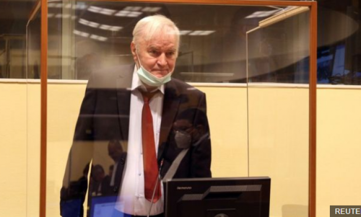 Kasapi i Bosnjës, Ratko Mlladiq, paraqitet para gjykatës për ta apeluar vendimin për burgim të përjetshëm