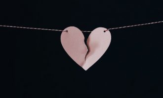 A është e vërtetë sindroma e zemrës së thyer?