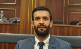 Deputeti i VV-së e fton kryeministrin të “çohet” se “u bo sabah”