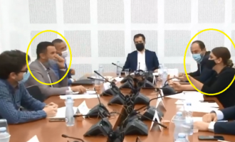 Kush e ka “mizën pas veshi”? – Debat në komisionin për privatizim