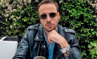 Këngëtari shqiptar lajmërohet pas infektimit me Coronavirus