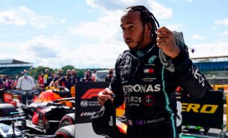 Lewis Hamilton fiton garën e Britanisë, me gomë të shpërthyer(VIDEO)
