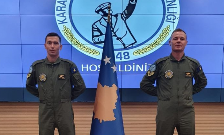 Diplomojnë dy inxhinierë të fluturimit të FSK-së