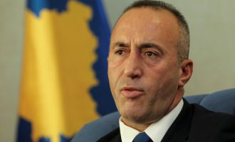 Haradinaj ngushëllon familjen Nikçi nga Peja për vdekjen e djalit të tyre 9-vjeçar