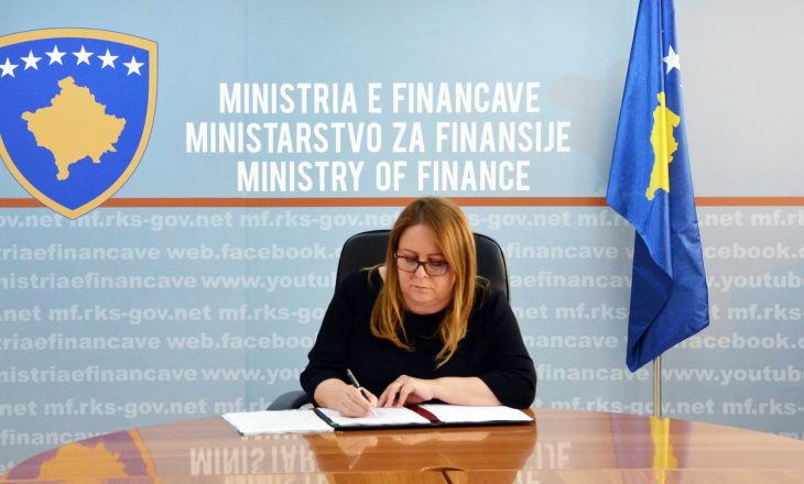 Ministria e Financave nënshkruan marrëveshje në vlerë prej 30 milionë euro me BERZH-in