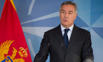 Gjukanoviqi refuzon tërheqjen e ambasadorëve