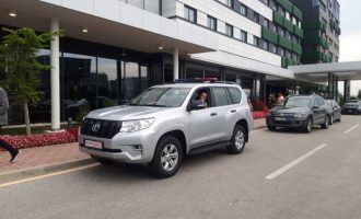 Mbledhja e Këshillit Drejtues të AAK-së, do të qëndrojnë apo largohen nga Qeveria?