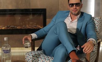 Robert Berisha po realizon ëndrrën e tij – një emision i mbrëmjes së vonë