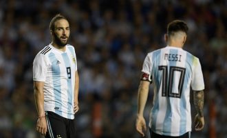 Higuain e këshillon Messi-n: Mos u transfero në Premier Ligë