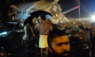 Ndahet avioni mes për mes, me 200 pasagjerë në të (VIDEO)