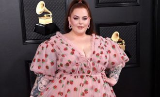 Fustani i famshëm i kreatores kosovare dikur u cilësua si fustani më i keq kur e veshi kjo modele