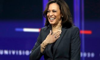 Kamala Harris zyrtarisht e nominuar për zëvendëse-presidente në SHBA