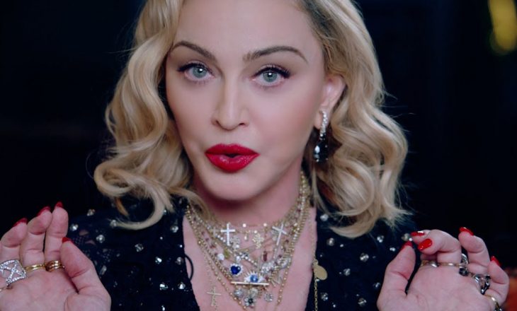 Madonna feston 62 vjetorin me fëmijët e saj, të dashurin 23 vjeçar – dhe një pjatë plot marihuanë