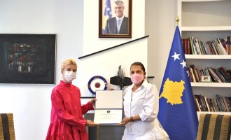 Vlora Dumoshi ndanë mirënjohje për stilisten shumë të suksesshme kosovare