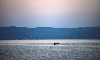 Greqia lë në det të hapur dhjetëra mijëra emigrantë