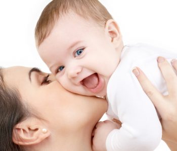 Kjo është hilja që bëjnë foshnjat sa herë që qeshin