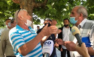 Punëtorët e “IMN Kosova” kërkojnë 20% e privatizimit, protestojnë para Qeverisë