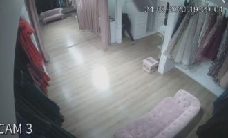 Dyqani i këngëtares shqiptare plaçkitet – njerëzit po mbrojnë hajdutin e mitur