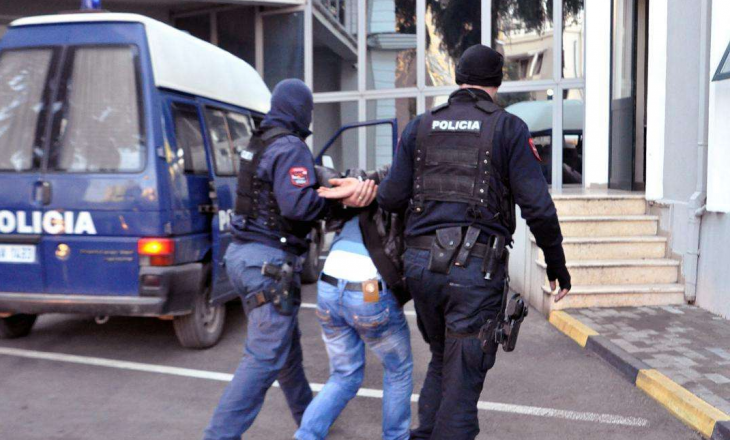 Arrestohet një kosovar në Durrës, tentoi ta kalojë kufirin me dokumente të falsifikuara