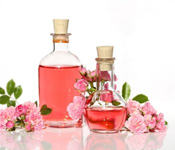 Tani keni shumë arsye për të përgatitur ujë trëndafili