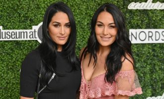 Mundëset e famshme – motra binjake – bëhen nëna në të njëjtën kohë