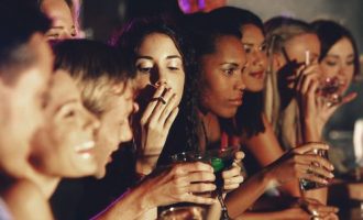 Rregullat e duhan-pirjes nëpër botë