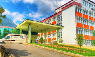 Spitali i Pejës: 17 pacientë me COVID-19 në gjendje të rëndë