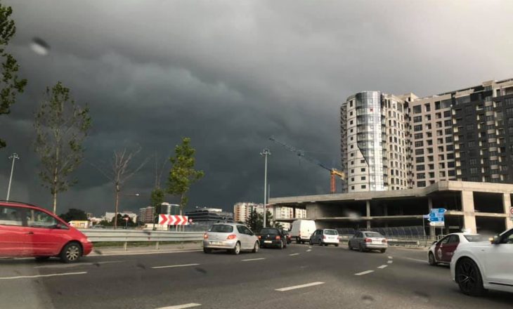 Mot me shi, erëra dhe bubullima në Prishtinë dhe qytete tjera të Kosovës