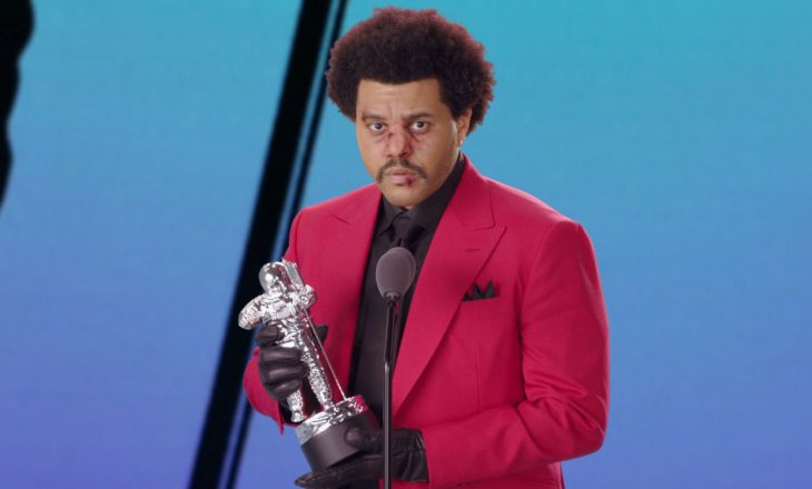 Pse The Weeknd u shfaq i gjakosur në eventin e ndarjes së çmimeve?